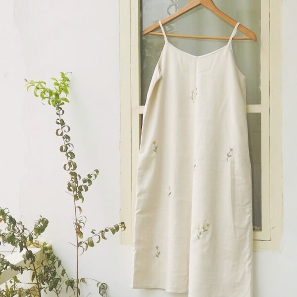 Linen Basic Dress With Floral Embroidery, Soft Material, Suitable for Various Styles, Highly Versatile, Meticulous and Sturdy Stitching - Image 2
